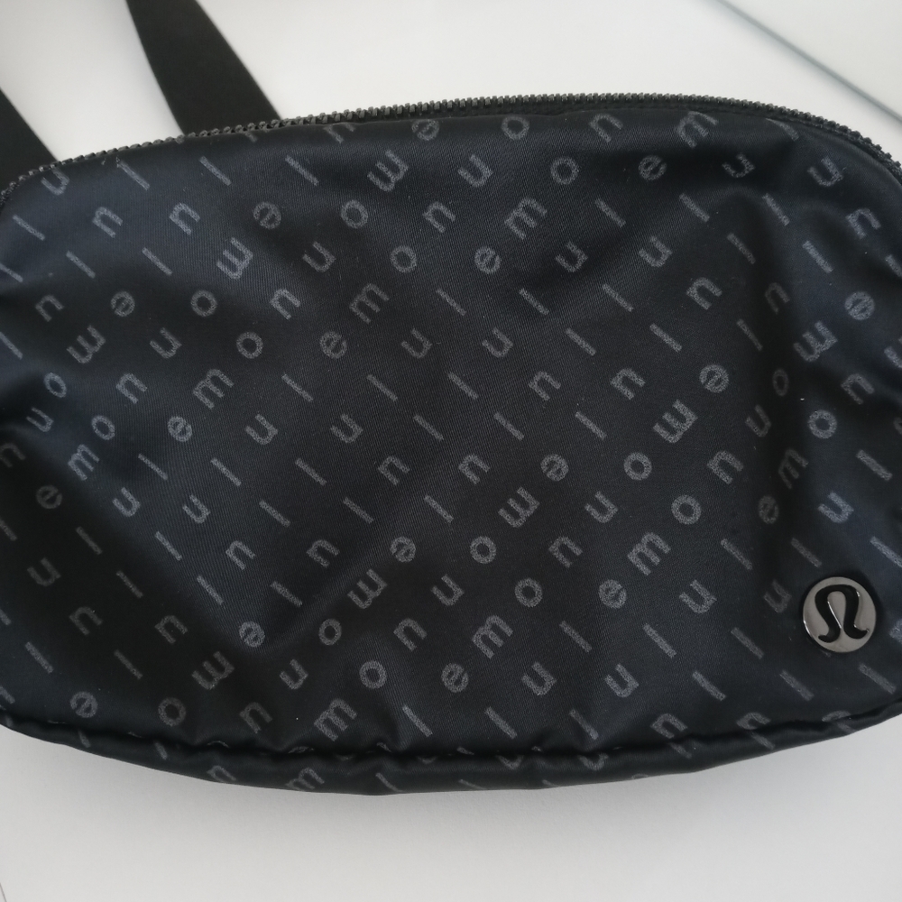 Lululemon belt bag